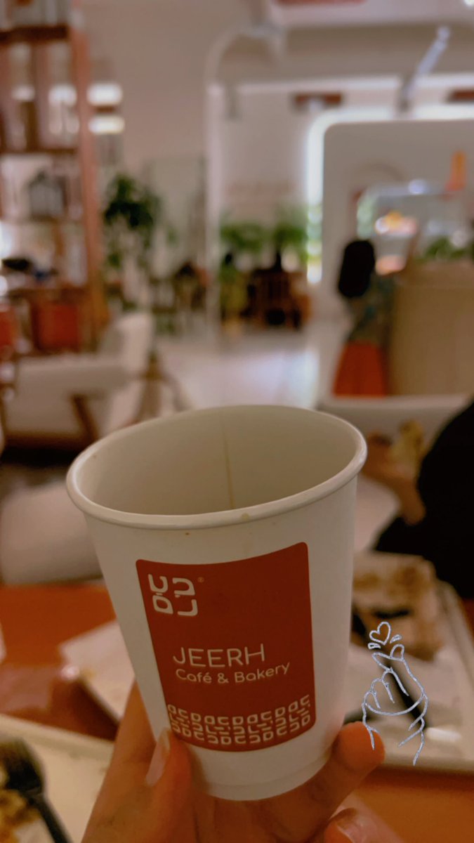 Wasan9892's tweet photo. صباح الخيير من زماان عنكم 😊
تجربة اليوم في كوفي حي 😍 جيره 
في حي الصحافه 
المكان جميل والكوفي 👍
بس المخبوزات للاسف توقعتها الذ وجايه عشان السينابون ولكن ١٠/٨  
الكوروسان اللي ب الشوكولاته ١٠/٧. واللي باللوز نااشف ١٠/٥ https://t.co/9HWf16ejJf