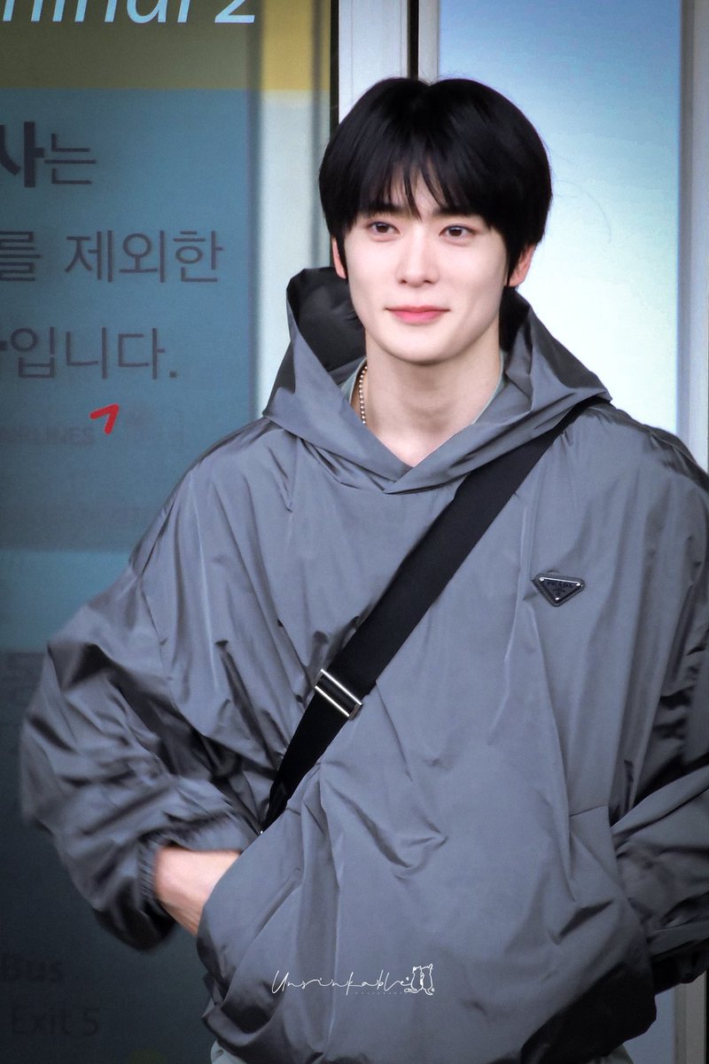 UnsinkableJJ's tweet photo. 모델잰🎥

240614 ICN
#재현 #JAEHYUN 
#PradaxJaehyun
#NCT #NCT127 https://t.co/nTlVpwviqC