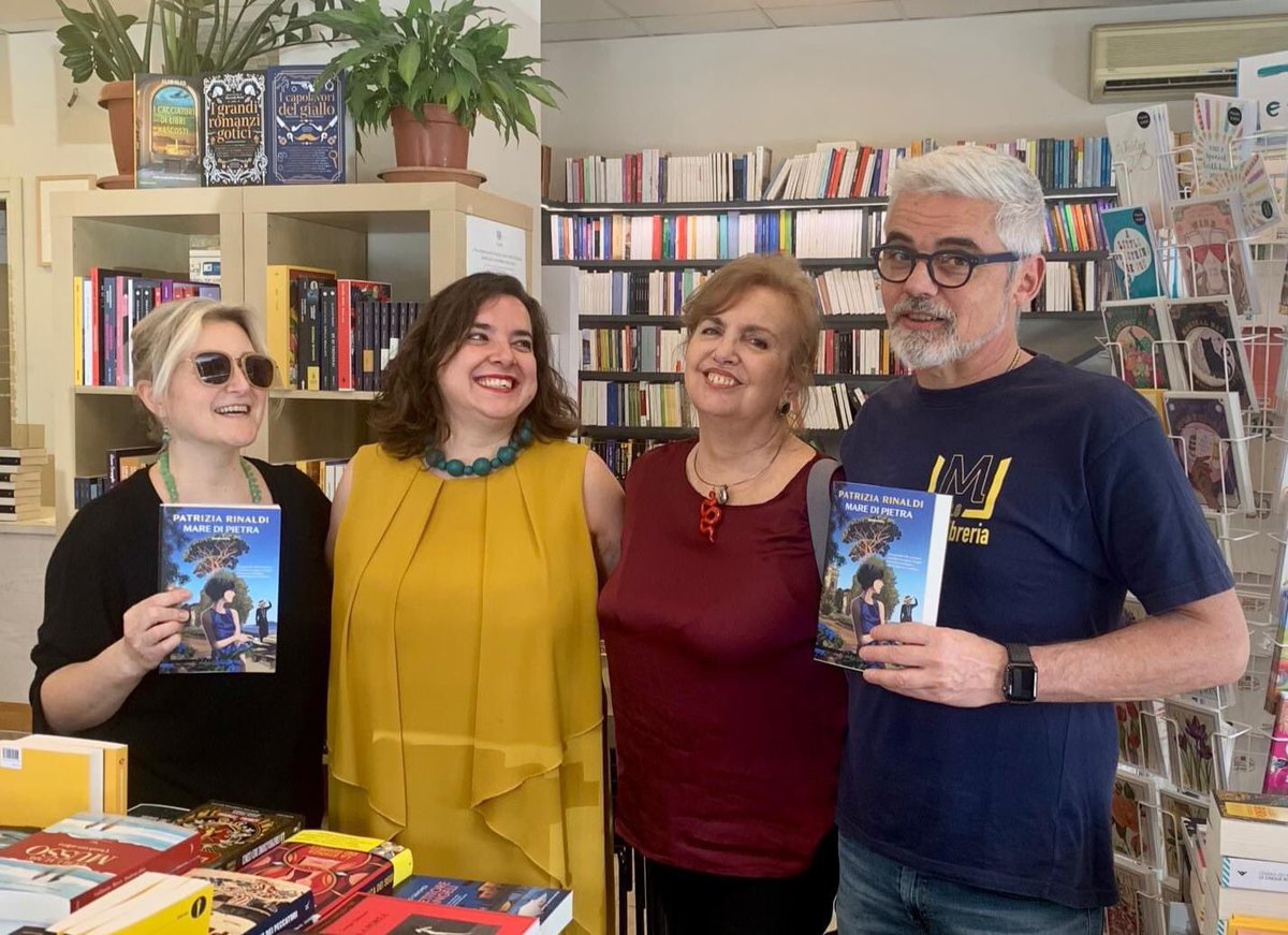 Patrizia Rinaldi in libreria firma “Mare di pietra” Rizzoli