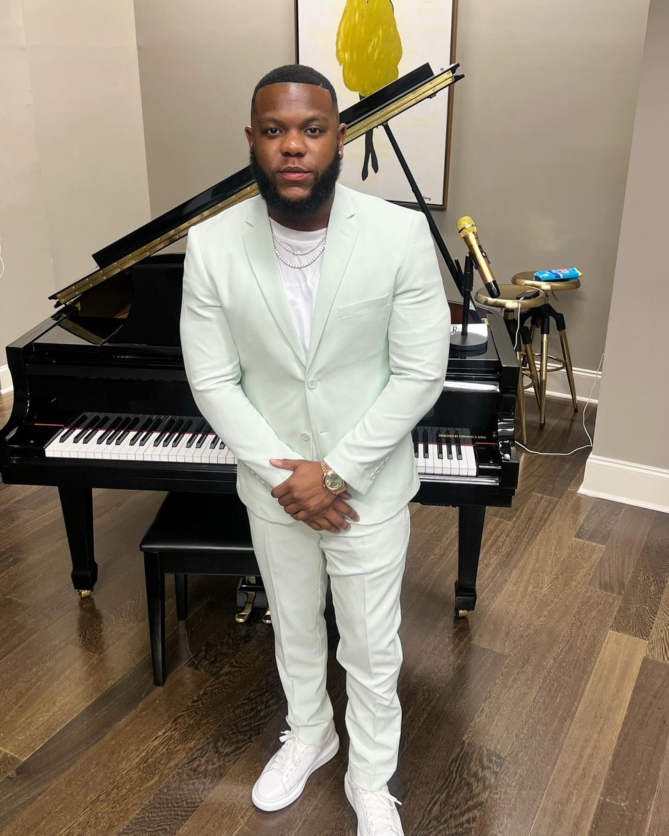 CMDCEOTrey's tweet photo. This chapter of my life is called Growth &amp; Evolution! Happy Birthday to me 🥂 https://t.co/7RTUUvzcWh
