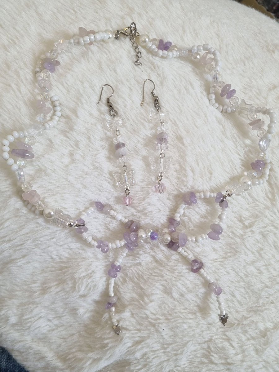 ขายครับ!!! สร้อยคอพร้อมต่างหู 📿 🤍✨

💵 ราคา 330 ฿ รส (ต่อราคาได้อยากขาย) 

ปล. เป็นสินค้าลูกค้าสั่งทำ แต่ไม่รับแล้ว 🥲 รับรองไม่ซ้ำใครแน่นอนงับ 🩰🌸✨

เหนือมีหน้าร้านนะคับ ชื่อร้านมะรุม ราคาน่ารัก🌻✨ เริ่มต้นที่ 199 ฿