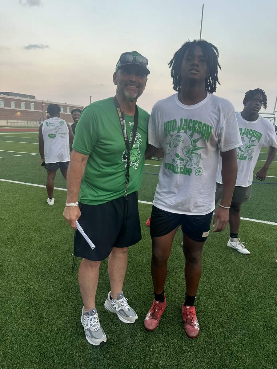DorianBennett17's tweet photo. Had a great camp at @WeevilFootball and got some good work with @coachjweevils and @CoachJoshQualls 
@coachhineman @CCreekFootball https://t.co/1Tfpwu0ZrS