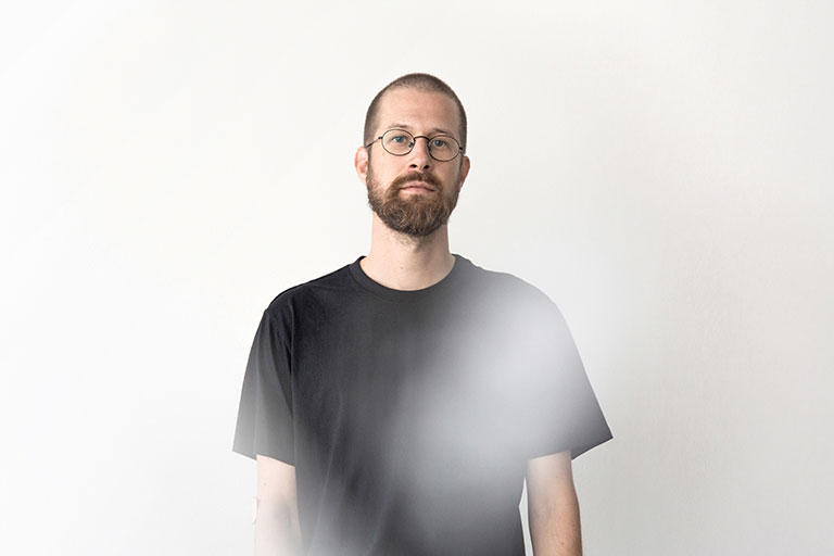 Samuli Laineen sooloteos Nurture on vuosien aikana kasvanut ja tarkentunut sitä mukaan, kun tekijällekin on karttunut elämänkokemusta. Laine ja Nurture ovat seuraavaksi lähdössä Italiaan
<a href="/SANTARCANGELO_F/">Santarcangelo Festival</a> -festivaalille. Samuli Laine, mitä kuuluu? 👉 tinfo.fi/fi/Samuli-Lain…