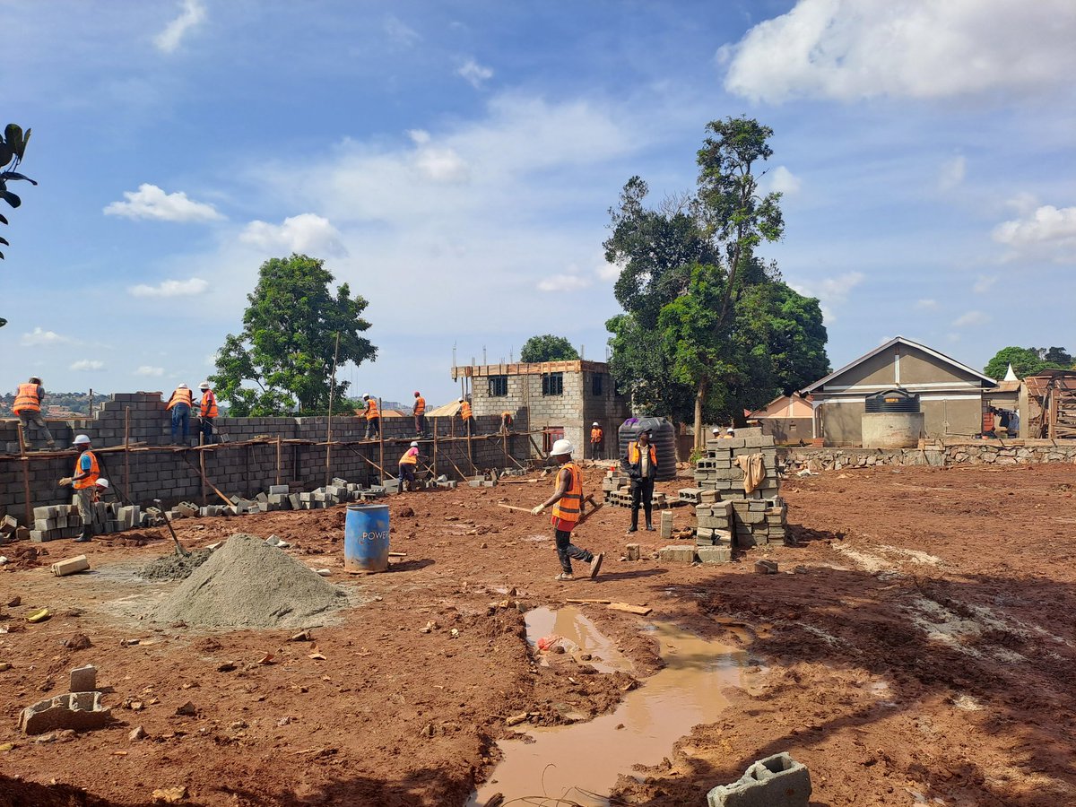 azengineeringug's tweet photo. KAWEMPE TULA project in photos. We kicked off with a 150m boundary wall, which was executed in 3 weeks. 
#ConstructionUg #Engineering #Architecture #Projectmanager https://t.co/BpT4I7kOTi
