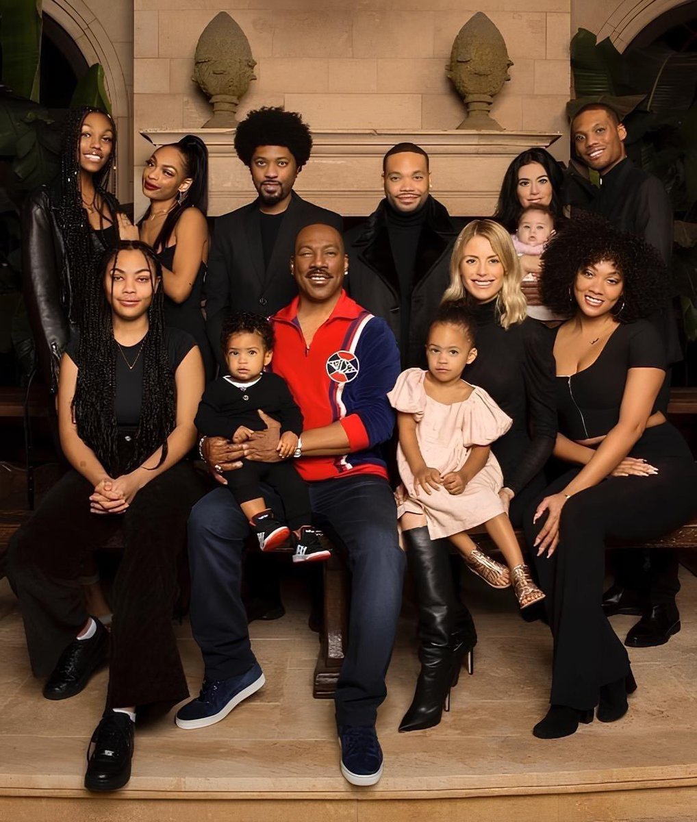 Do you know - Eddie Murphy, a 63-year-old legend with a net worth of $200  million, has 10 children: Eric (34), Bria (34), Christian (33), Myles  Mitchell (31), Shayne Audra (29), Zola, image size:1018x1200