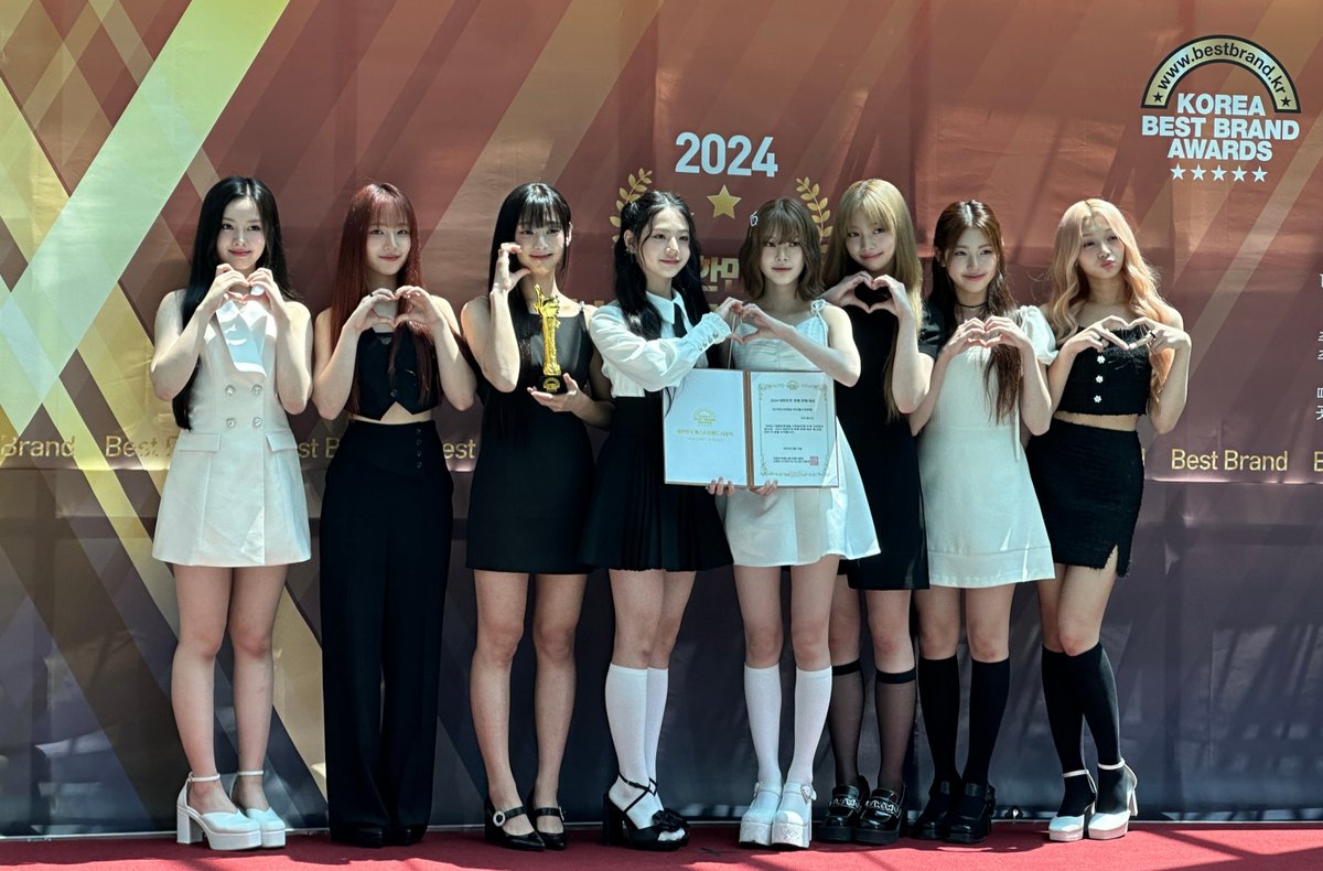 kbsworld_enter's tweet photo. 유니스, 데뷔 첫 트로피 품에 안았다⋯'2024 대한민국 한류 연예대상' 아시아 스타 대상 수상

-'2024 대한민국 한류 연에대상'서 수상 쾌거⋯글로벌 아이콘 인정받았다
-데뷔 첫 수상 기쁨⋯"첫 상, 에버애프터와 공유하고파"

[사진제공 = F&amp;F엔터테인먼트]

#유니스 #UNIS https://t.co/3KQZJOGNV5
