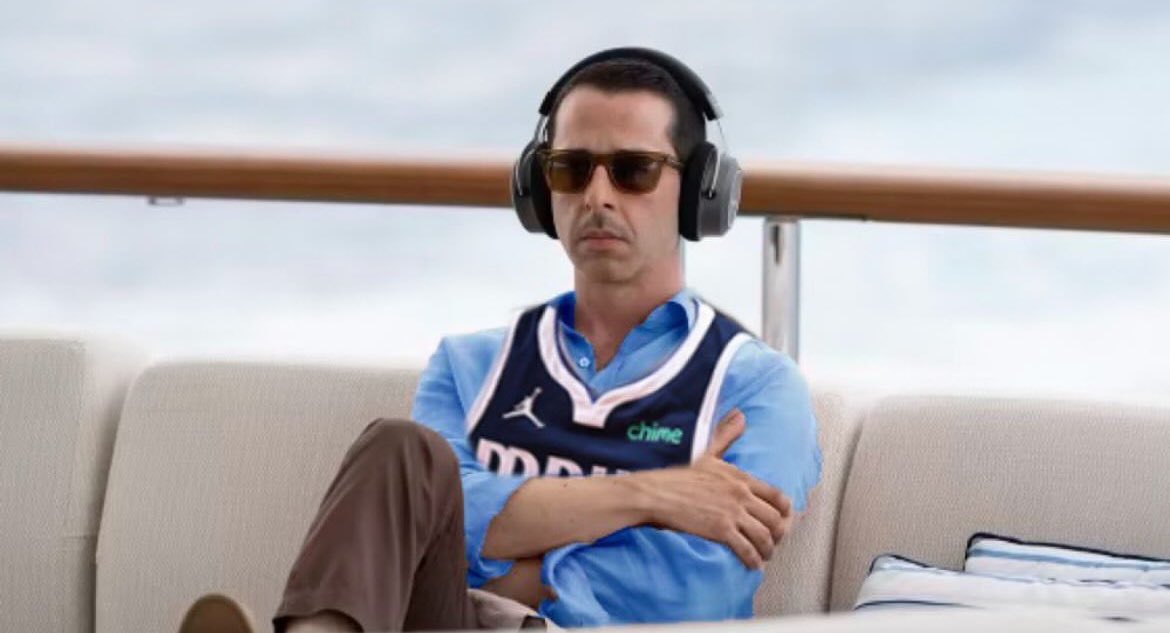 Introverts after 10 minutes into an office event