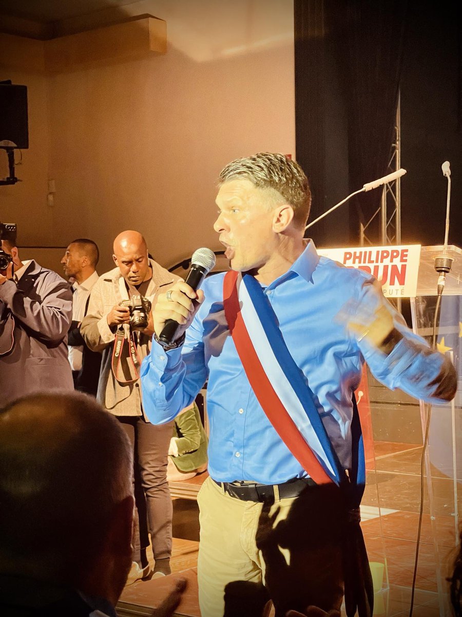 LevitreArnaud's tweet photo. Présent hier ce soir à Pont de l’Arche en soutien à Philippe Brun que je souhaite voir réélu comme député de notre circonscription. Le
nouveau front populaire est acté et nous allons soulever les montagnes #legislativesession2024 #eure https://t.co/uBKiPUfqg4