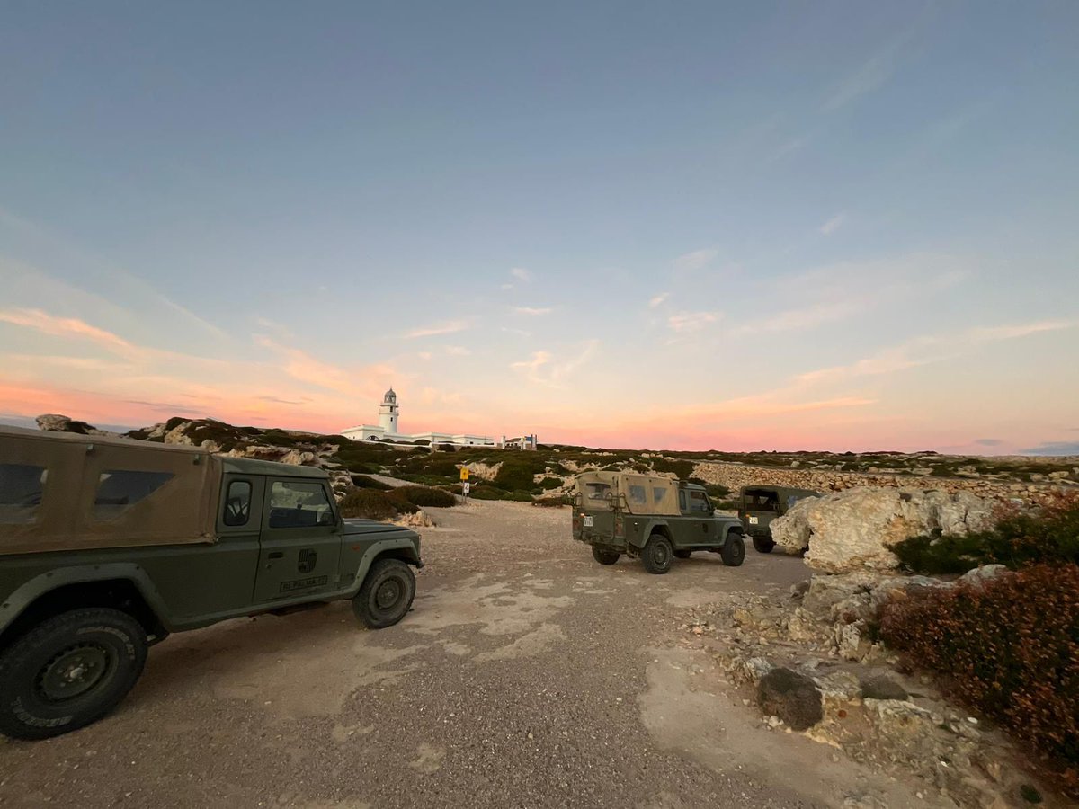 COMGEBAL_ET's tweet photo. Patrulla del BIMT #Filipinas recorriendo Son Bou - Cala Llucalari - Cala en Porter - Binidalí y Binisafuller, durante ejercicio #EXALID #Menorca. "Presencia, Vigilancia y Disuasión".
@EjercitoTierra @MCANA_ET #COMGEBAL #Palma47 @ConsellMenorca https://t.co/8PtB0tOEuD