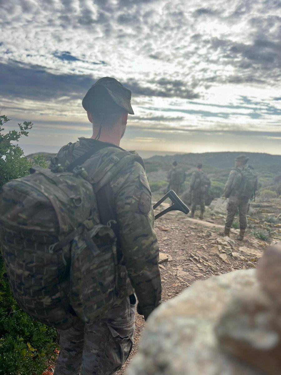 COMGEBAL_ET's tweet photo. Patrulla del BIMT #Filipinas recorriendo Son Bou - Cala Llucalari - Cala en Porter - Binidalí y Binisafuller, durante ejercicio #EXALID #Menorca. "Presencia, Vigilancia y Disuasión".
@EjercitoTierra @MCANA_ET #COMGEBAL #Palma47 @ConsellMenorca https://t.co/8PtB0tOEuD