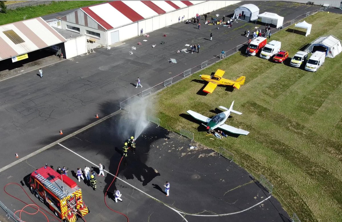 ActuSamu's tweet photo. [ ActuSAMU - SSE ] : 🟠 Puy-de-Dôme, mon Département :   ❌ EXERCICE : Une collision entre deux aéronefs ✈️ à entrainé un tragique mouvement de foule à #Cervolix 

📸 Charlotte A, correspondante #ActuSAMU63 https://t.co/W8RPgE50yV