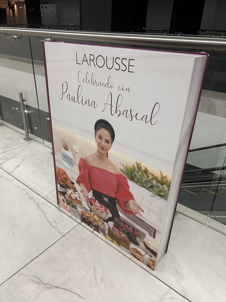 cmexicana's tweet photo. Felicidades querida chef @Paulina_Abascal por la presentación de tu séptimo libro de la mano de @LarousseCocina Celebrando con #PaulinaAbascal ¡no se lo pierdan! #Saborqueselee https://t.co/eqdRkqAw3F