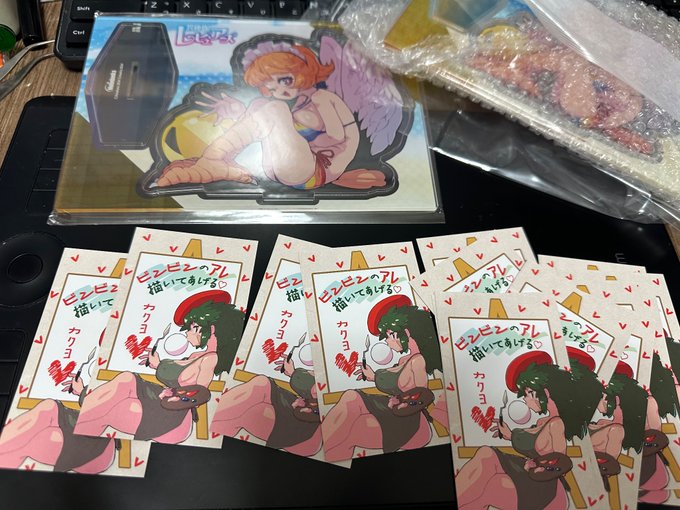 アクリルスタンド3枚とカクヨちゃん名刺が13枚くらい届いた
名刺こんなにどうしろと 