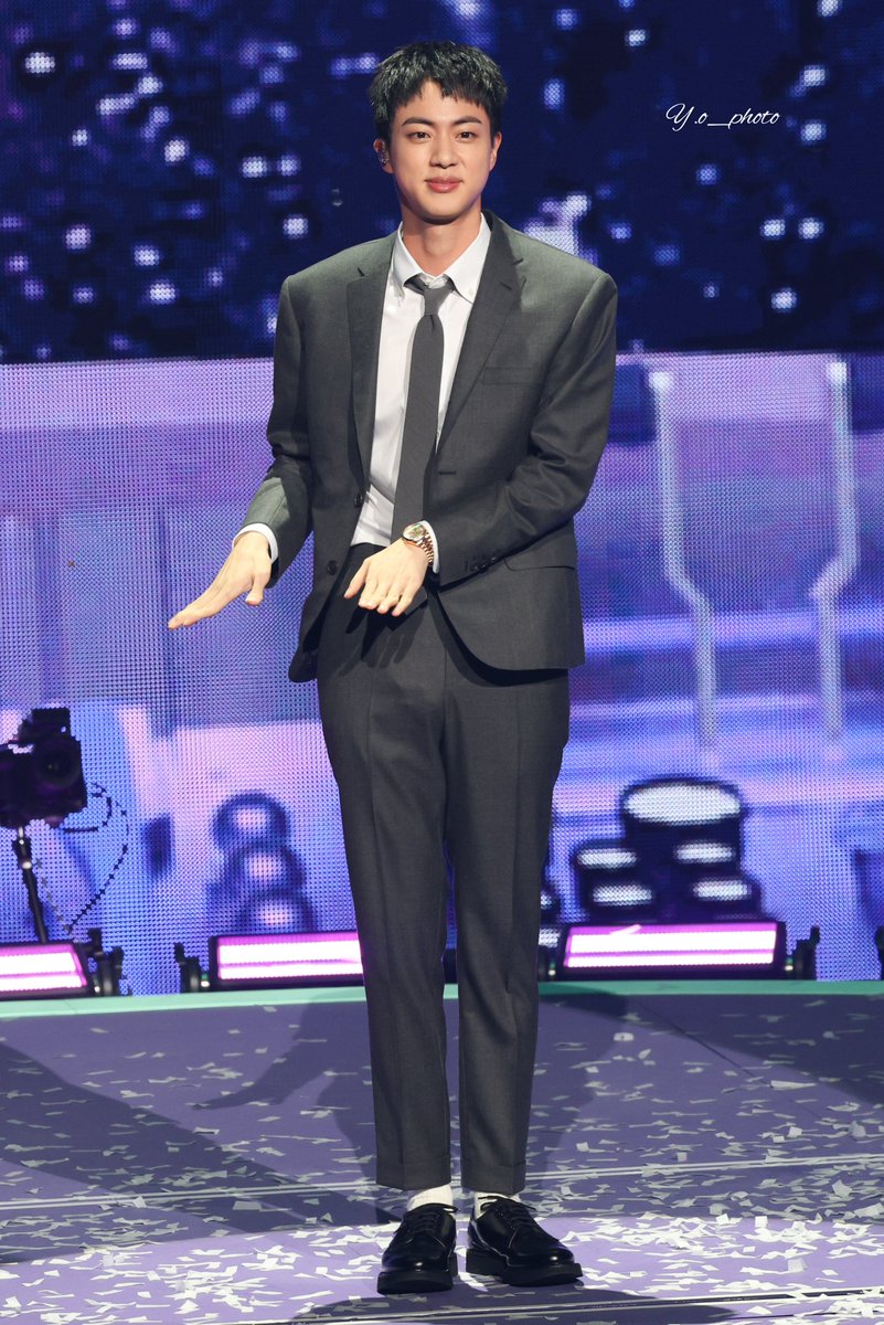 yo_photo_'s tweet photo. 240613 (HD)

#방탄소년단진 #김석진 #석진 #진 #BTSJIN #JIN @BTS_twt https://t.co/ufVawIYqBk