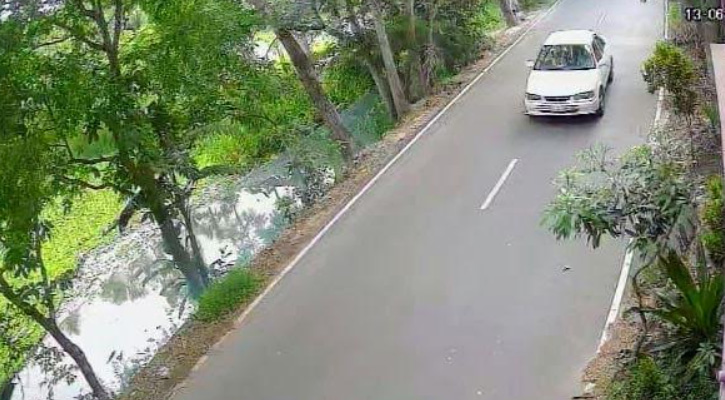 প্রাইভেটকার নিয়ে এসে কলেজ ছাত্রীর স্বর্ণের চেইন ছিনতাই