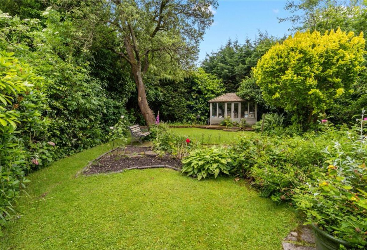 In need of modernisation. Lovely semi detached cottage next to Hale Country Club.

£525,000 Clay Lane Timperely. 
Standing in large south westerly facing gardens with great potential to extend subject to obtaining the necessary planning permission.

Call the office on 0161 929