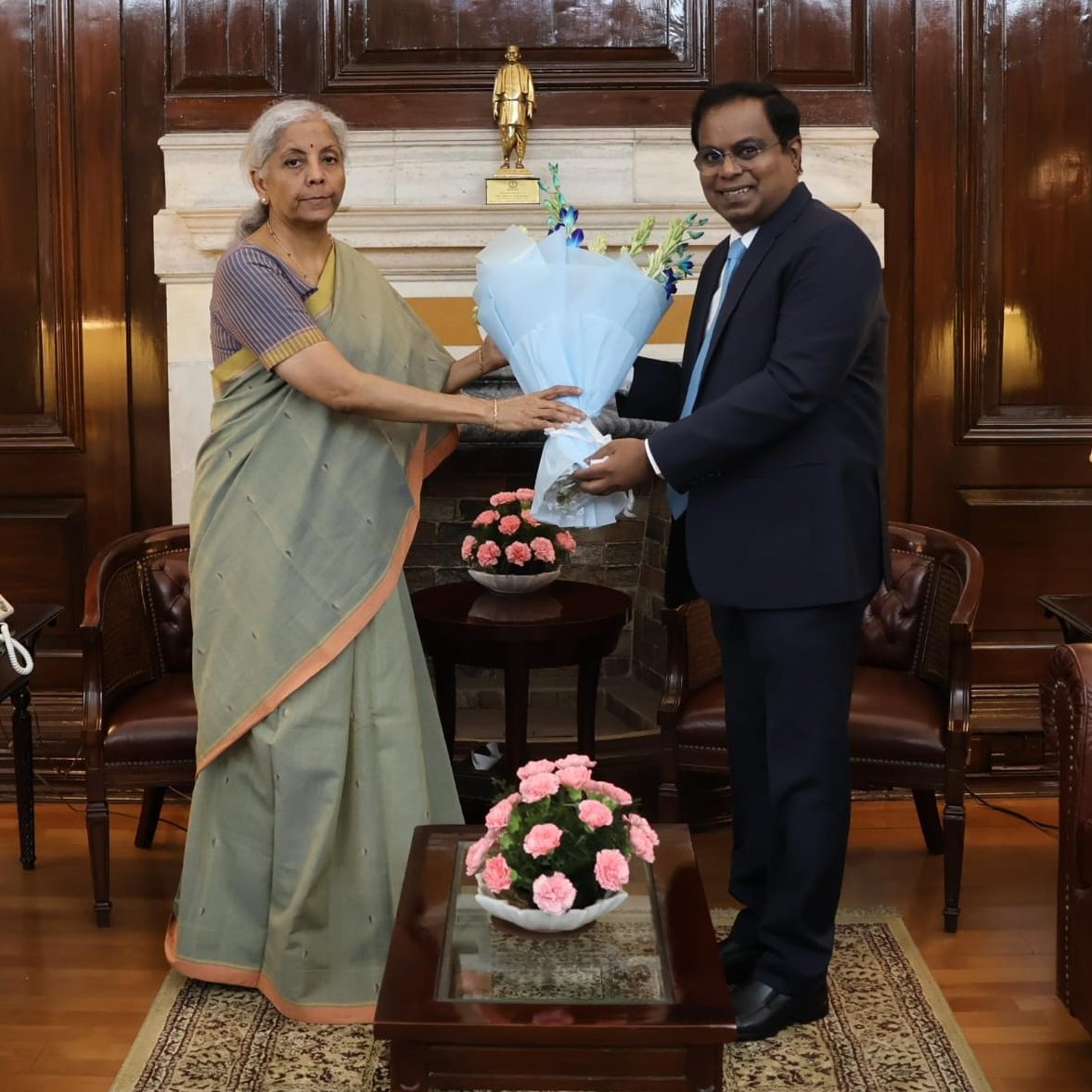 Shri Shaji KV, Chairman - <a href="/NABARDOnline/">NABARD Online</a>, calls on Smt <a href="/nsitharaman/">Nirmala Sitharaman</a>.