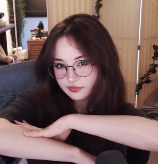 mi33yijin tweet picture