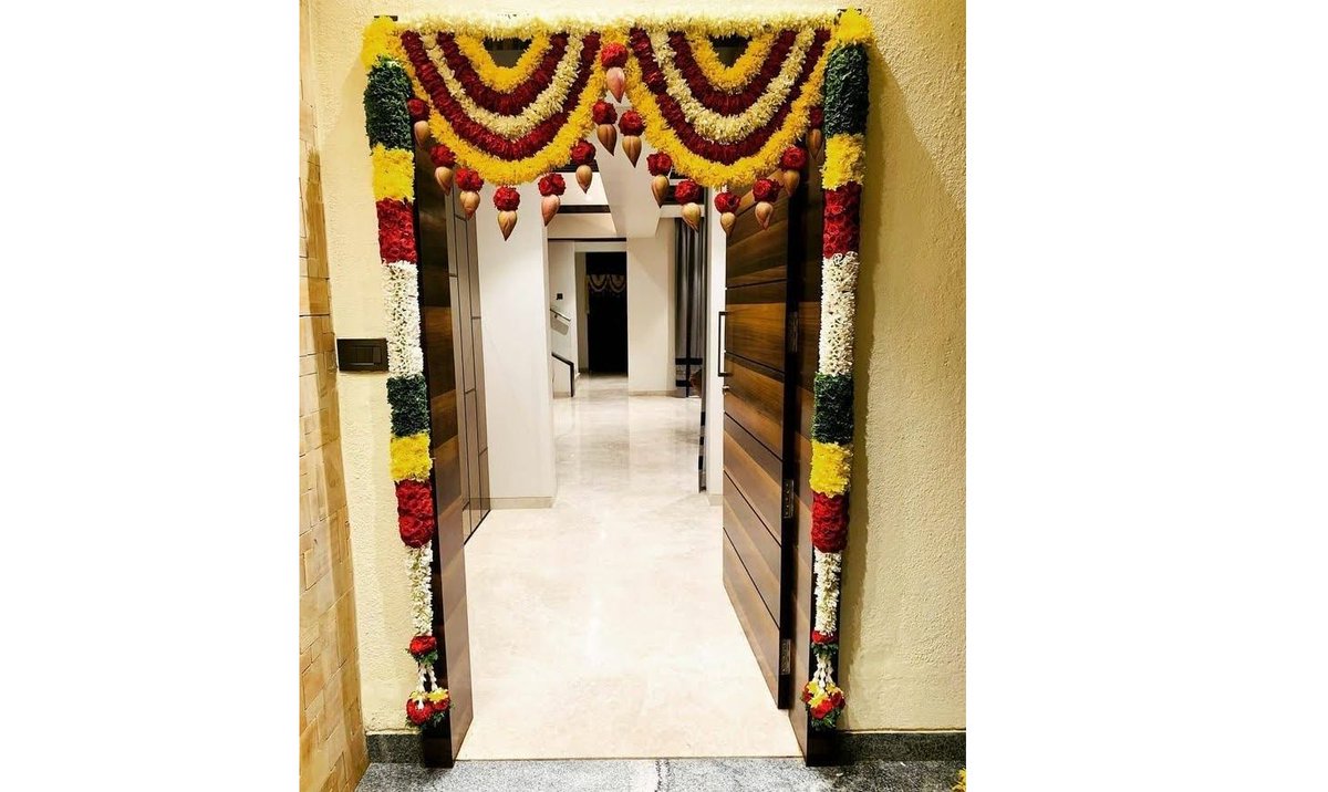 GetFlowersDaily's tweet photo. <!--td {border: 1px solid #cccccc;}br {mso-data-placement:same-cell;}-->🌸✨ Experience Divine Grace with Thomala in Bangalore! 🙏✨
Contact us today to bring divine grace to your home:
Visit our website: [https://t.co/EIwtKAa4in]
#flowershop  #bangalorediaries #Nearby #Bangalore https://t.co/SyAmitOXfg