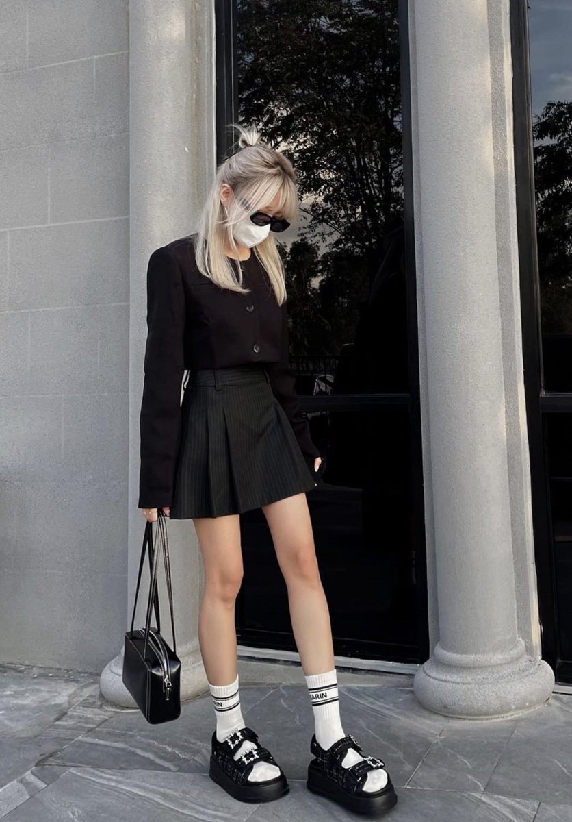 ชอบแต่งลุคแบบนี้สุดๆ กระโปรงของ bnk brand ใส่กับเสื้ออะไรก็ดูแกรมไปหมด ชอบมาก