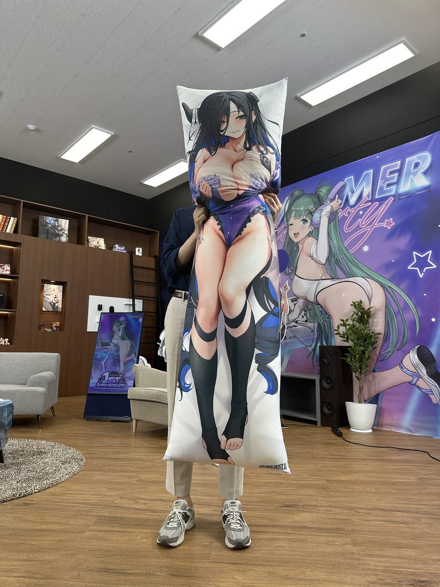 Please note that ONLY COVER is distributed! Here is the picture of Eclipse Dakimakura