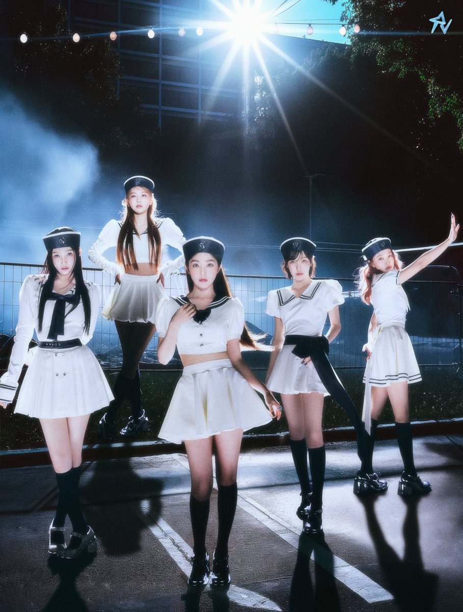 id_velvetangel's tweet photo. The cover for Red Velvet’s new album “Cosmic” will be drawn by Sailor Moon’s author “Naoko Takeuchi”, Variety reports.

#RedVelvet #레드벨벳 @RVsmtown https://t.co/OYwXUcXtUT