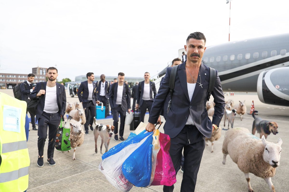 GQB-8NDXkAA0-HF?format=jpg