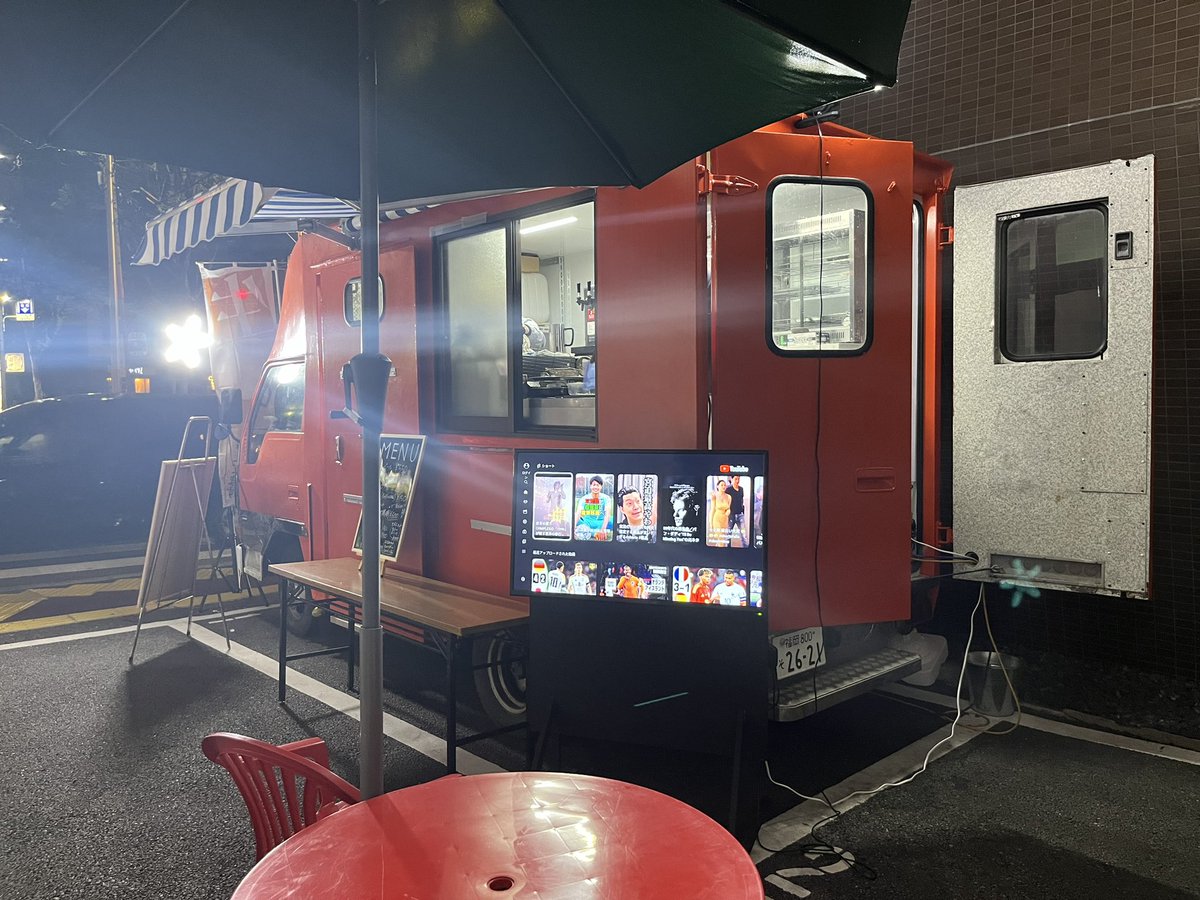 yuki_double's tweet photo. たまには屋外で飲むのも良いね〜🍻
キッチンカーを見つけてフラッと寄っただけだけど、最高の料理＆お酒でマジ満足😋 https://t.co/VHcIewbMHY