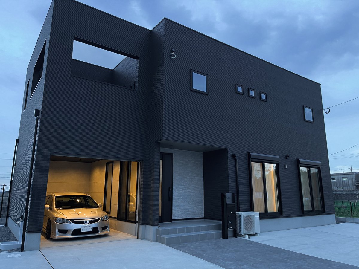 kyon_CRZ's tweet photo. 長年の夢だった家付きガレージ建ちました✌️ https://t.co/T1MFieT56S