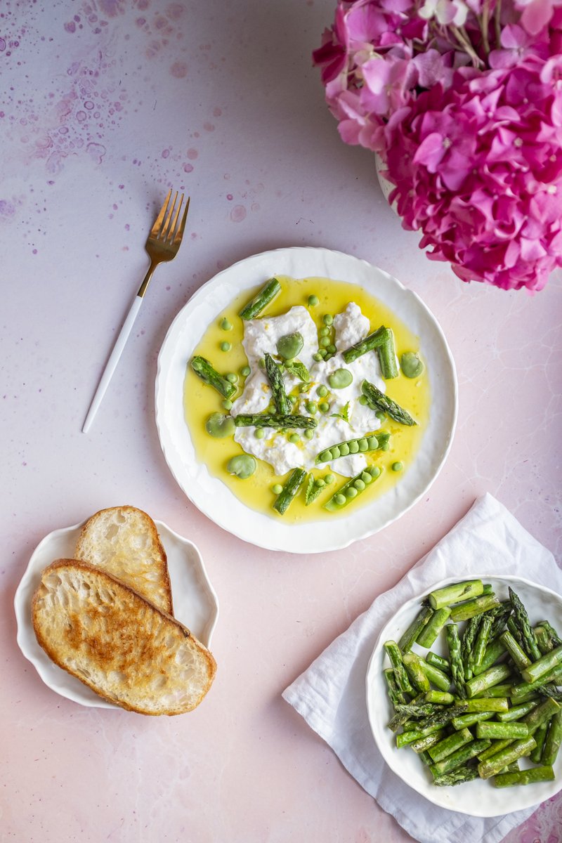 Łapcie super przepis na pyszną i rześką burratę ze szparagami i groszkiem <3

odczarujgary.pl/burrata-z-gros…