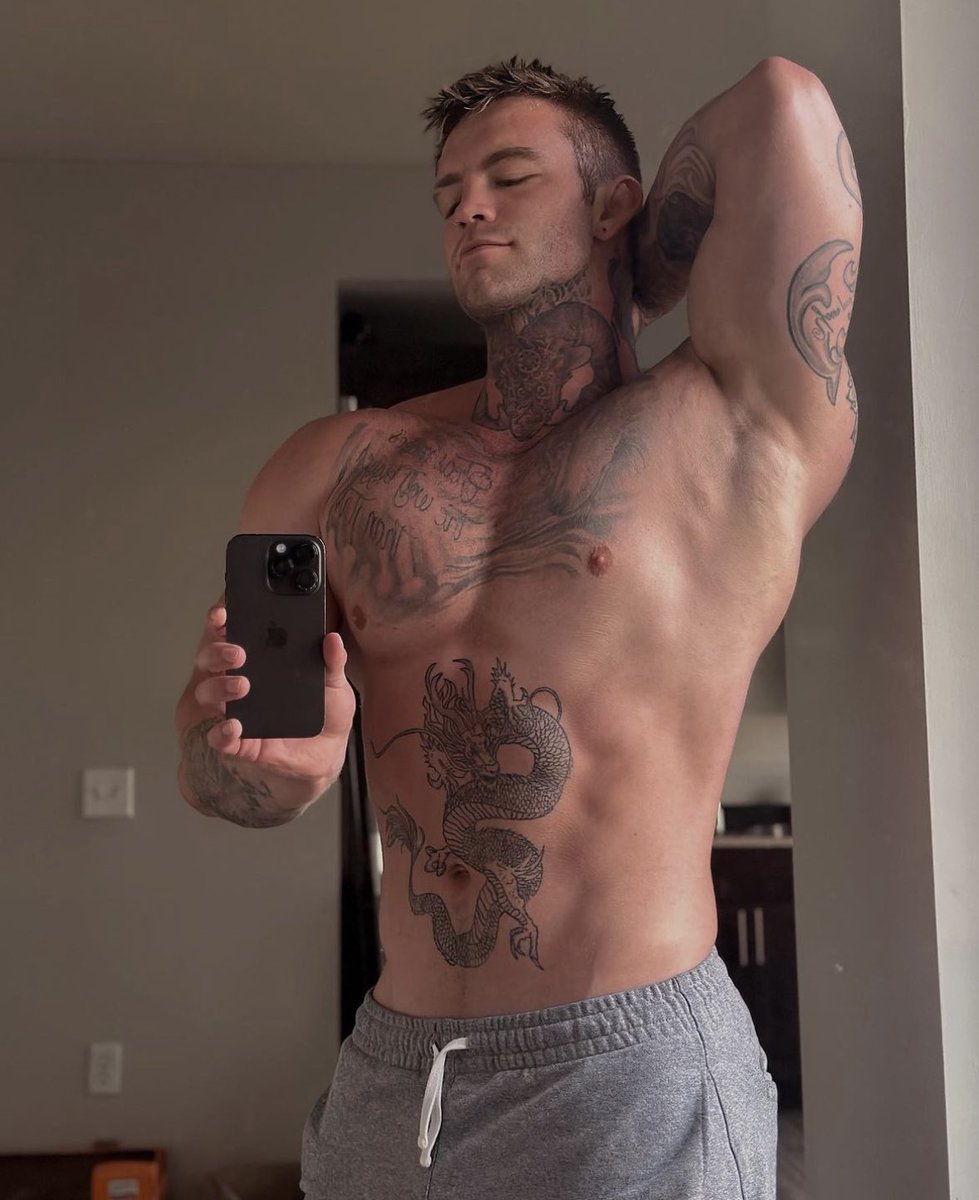 Un buen selfie para comenzar el día. ¿Quién será el afortunado que me vio desde mi cama hacerme estas fotos?