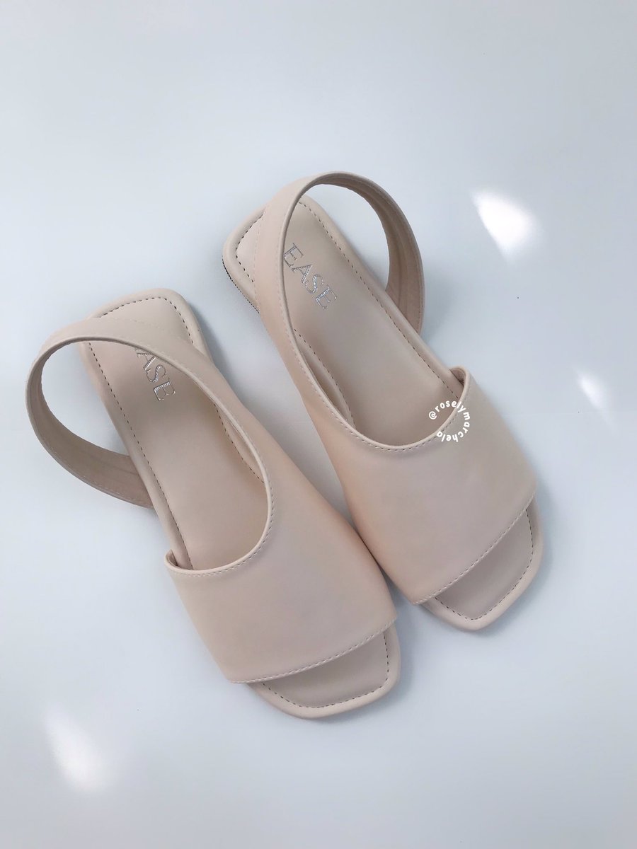 roselymarchela's tweet photo. GAIS AKU ABIS BERBURU SANDAL FLAT! 😫💗

aduhh inii lucu banget, mana murahh, terus bentuknya simple and timeless 😭👍🏻 https://t.co/9wLBuWPfbw