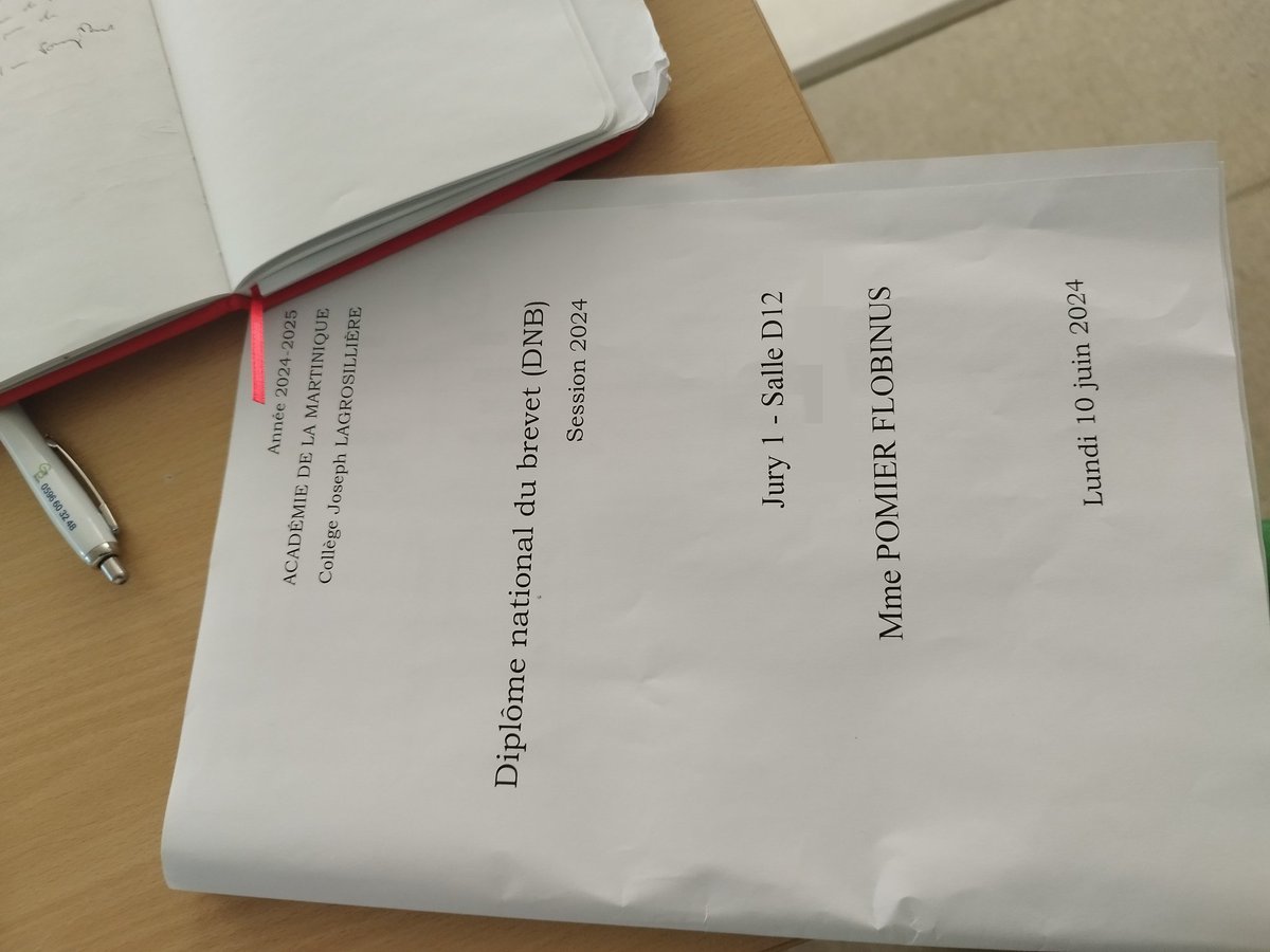 AudreyFlobinus's tweet photo. Ce lundi, membre du jury d'oraux du #DNB pour les élèves de 3ème du collège #JosephLagrosillere de la ville de #SainteMarie m'a permis encore une fois d'apprécier le niveau d'excellence de certains élèves du #Nord de #Martinique: j'en ressors avec un immense sentiment de #fierté https://t.co/uP9XpigGhj