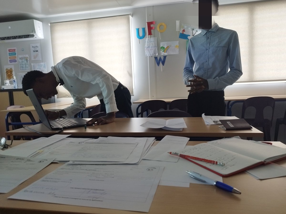 AudreyFlobinus's tweet photo. Ce lundi, membre du jury d'oraux du #DNB pour les élèves de 3ème du collège #JosephLagrosillere de la ville de #SainteMarie m'a permis encore une fois d'apprécier le niveau d'excellence de certains élèves du #Nord de #Martinique: j'en ressors avec un immense sentiment de #fierté https://t.co/uP9XpigGhj