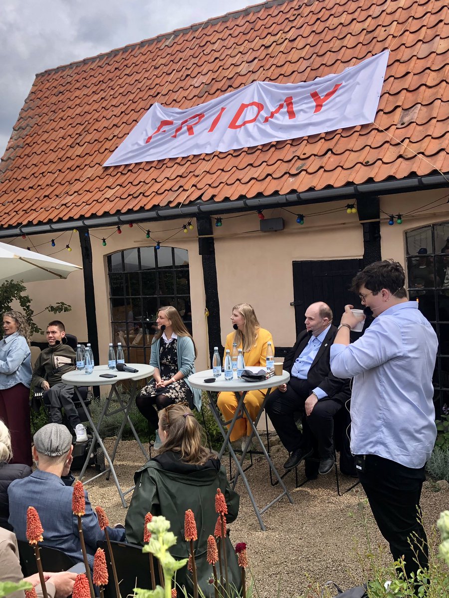 Har arbejdsmarkedet plads til alle? Det sku’ Diana med sclerose tage stilling til sm m <a href="/Thorkild_Olesen/">Thorkild Olesen</a> fra <a href="/dhh/">DHH</a>, William Korte fra <a href="/SUMHdk/">SUMH</a> og Ida Binderup fra SIND Aarhus på #fmdk. Hvis <a href="/hkstat/">HK Stat</a> @OK_amba Coop og HKI går forrest, er der måske håb om bedre inklusion! #dkpol