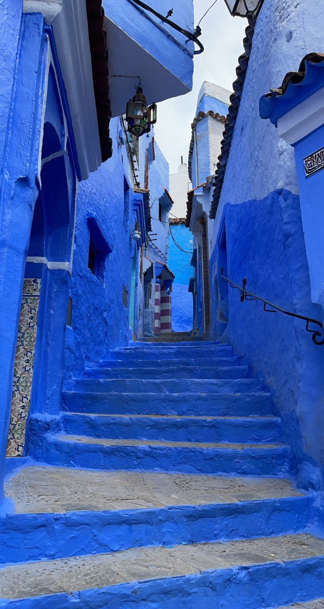 اليوم حديثنا عن المغرب 🇲🇦 

لماذا يجب زيارة المغرب - وما يميز هذه البلد ؟ مع بعض النصائح والتوجيهات - وربك الحافظ 

محدثكم زار المغرب مرات عديدة - مع شباب ، مع عائلة ، زيارات عمل . في كل زيارة تترسخ لدي قناعة بأن المغرب بلد مظلوم سياحيا ، ويستحق نظرة واكتشاف 

المغرب ، تعرف