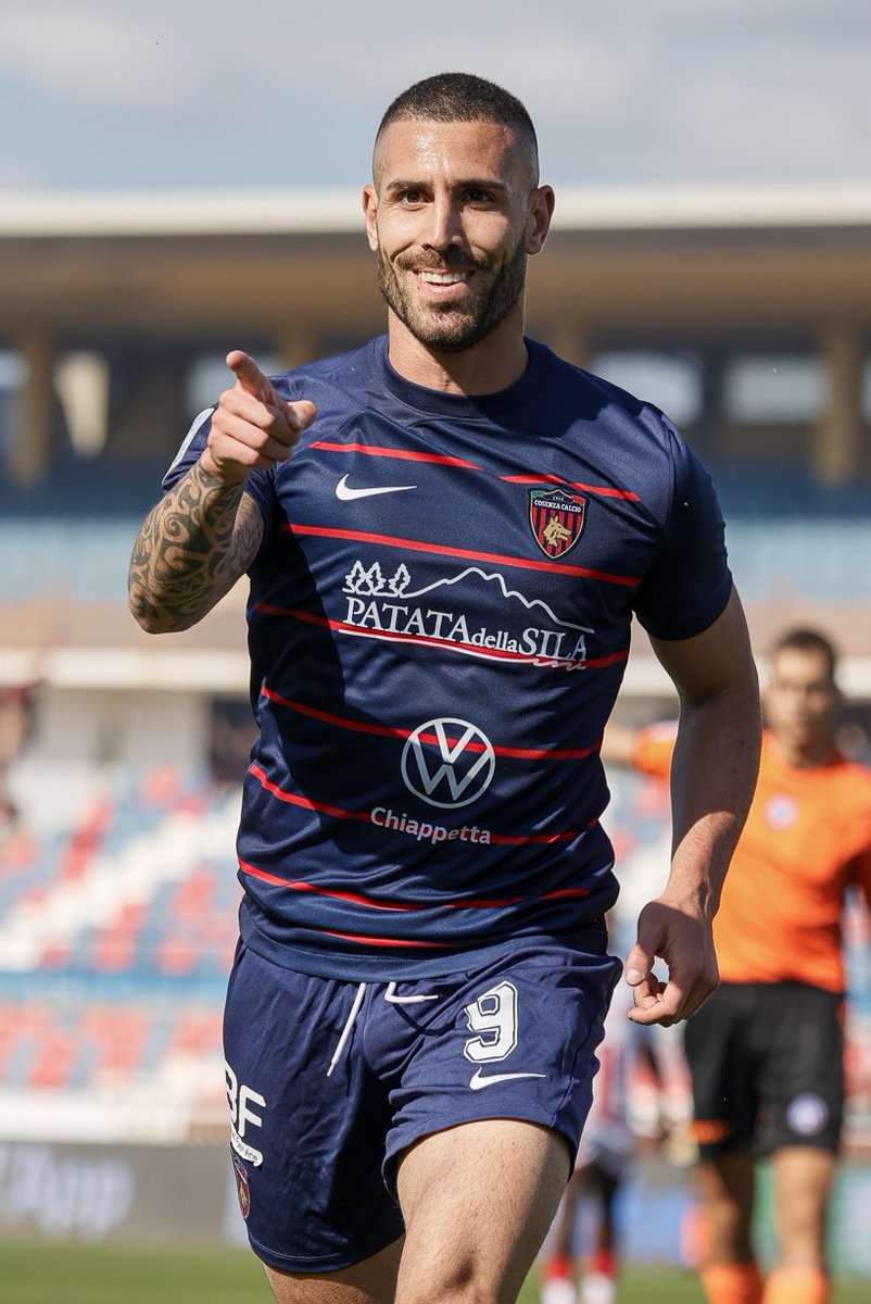 CosenzaOfficial's tweet photo. 📣 Gennaro #Tutino è al 100% rossoblù! ❤️💙

La Società comunica di aver esercitato dal Parma il diritto di opzione per il riscatto del calciatore, autore nella scorsa stagione di 21 reti con la nostra maglia 🐺

#ForzaLupi https://t.co/SQ8Sz3m2fh
