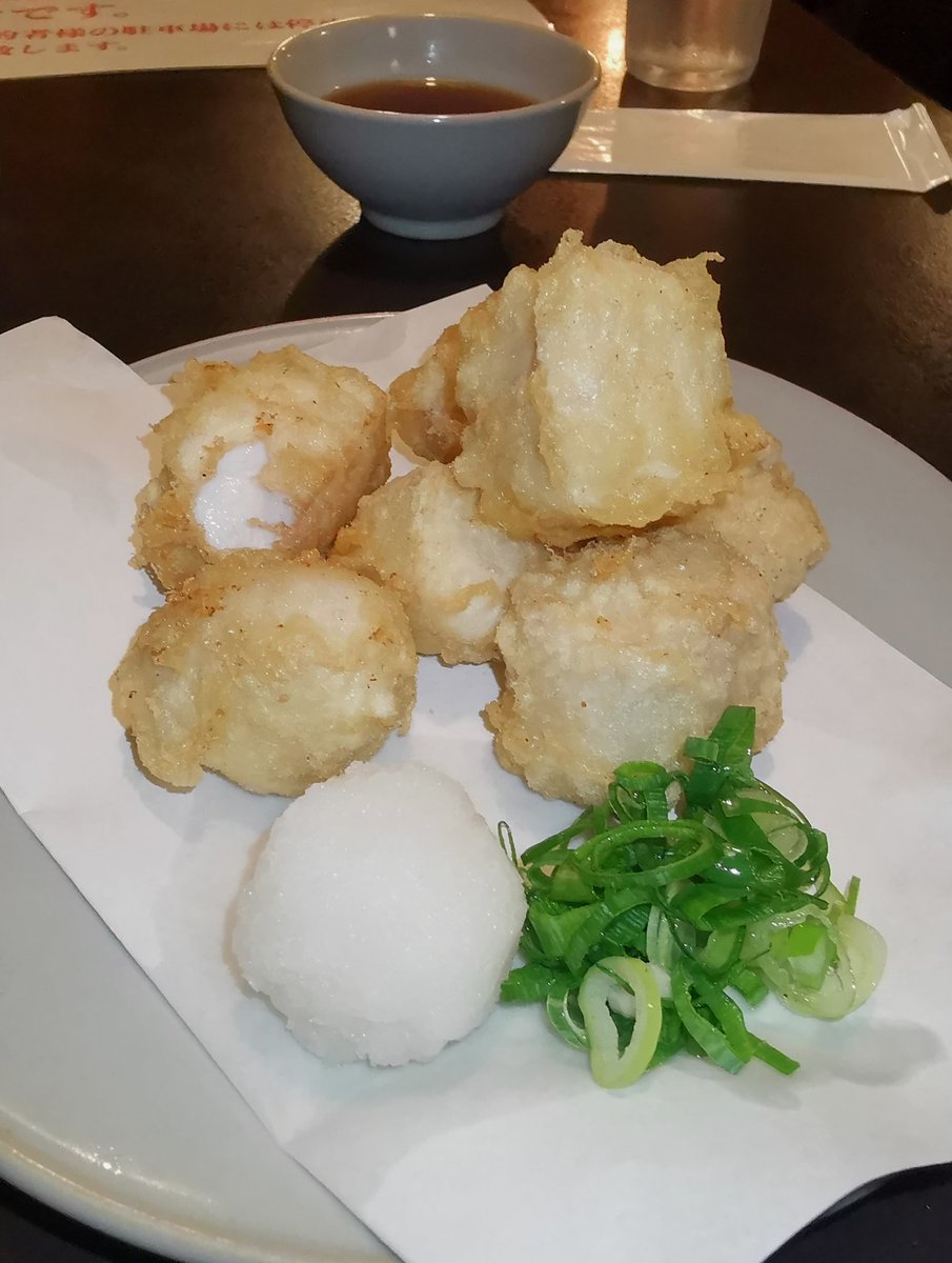 isesakishi_'s tweet photo. 手打うどん いしづか  桶川市           　　メニュー表の他にも入り口の黒板メニューは季節物もあり魅力的.夜の部にゴマフグ白子天があった！白子天の衣は薄いので油感  控えめで味がダイレクト.天つゆにつけたり.つけ汁につけたり.岩塩と食べたりとか。
牛ホルモンつけ汁うどん→表面は牛ホル油 https://t.co/QbSIOAvCfK