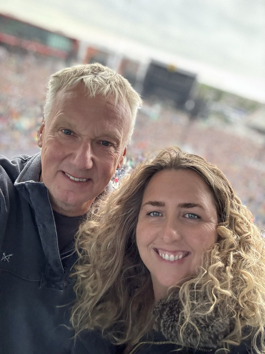scillycider's tweet photo. What a night @foofighters, great show and what a genius idea to watch the gig from your hotel bedroom @EmiratesOT https://t.co/cxrgcx6fGu