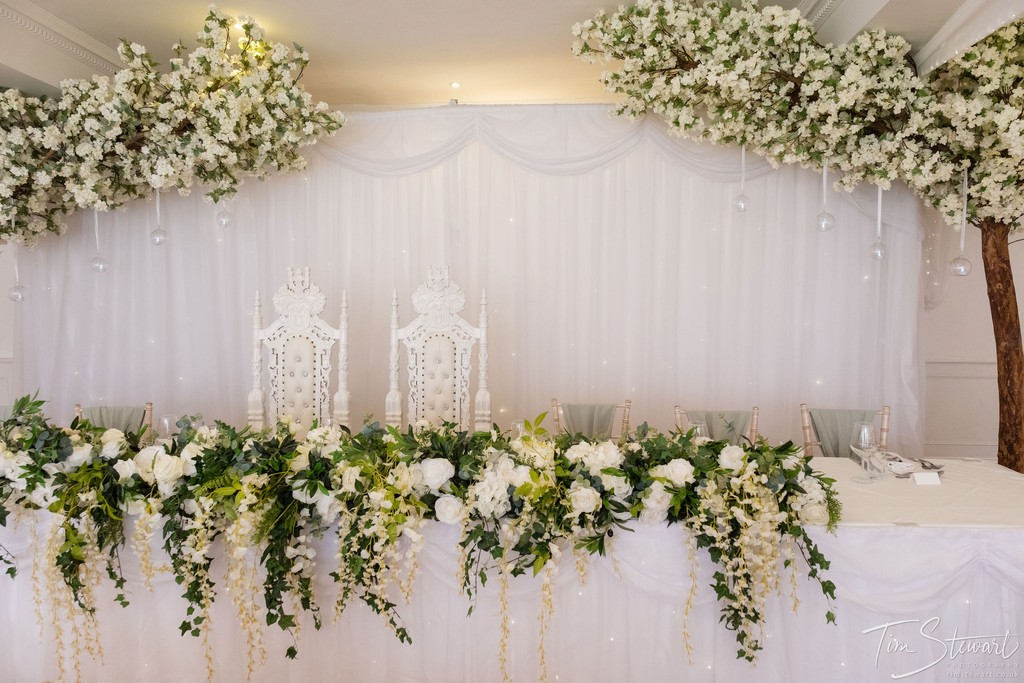 HacknessHotel's tweet image. A throne awaits our newlyweds 🤍

📸 @tim_stewart_photography

To book a tour of Hackness Grange wedding venue in Yorkshire pop us a message or email us on weddings@hacknessgrange.co.uk. We would love to hear from you and start your wedding planning 
.  .  .