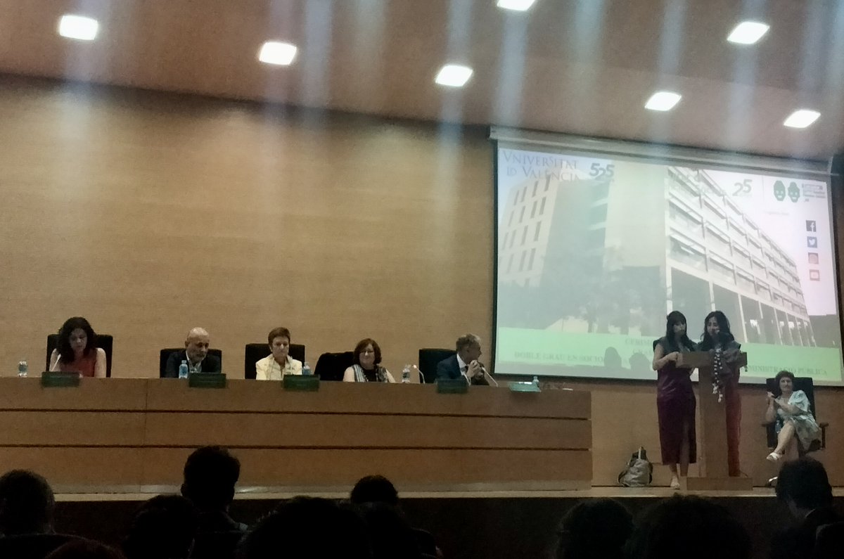 FacSocialsUVEG's tweet photo. 🎓 Graduació i lliurament de premis extraordinaris i premi Jane Addams del Grau en Sociologia i Doble Grau en Sociologia i Ciències Polítiques i de l'Administració Pública

Felicitats! https://t.co/ffYxEzNER0