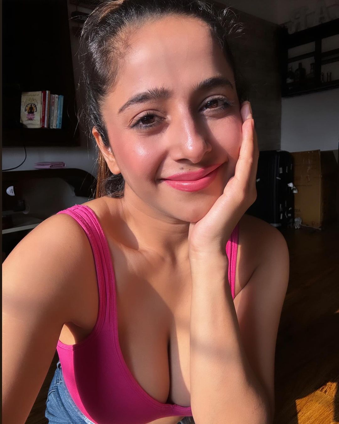 GQB31SJaQAApS7y?format=jpg&name=large