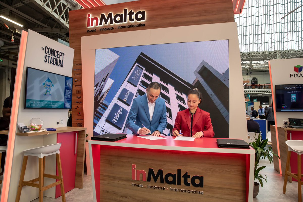 DWorld VR tweet media