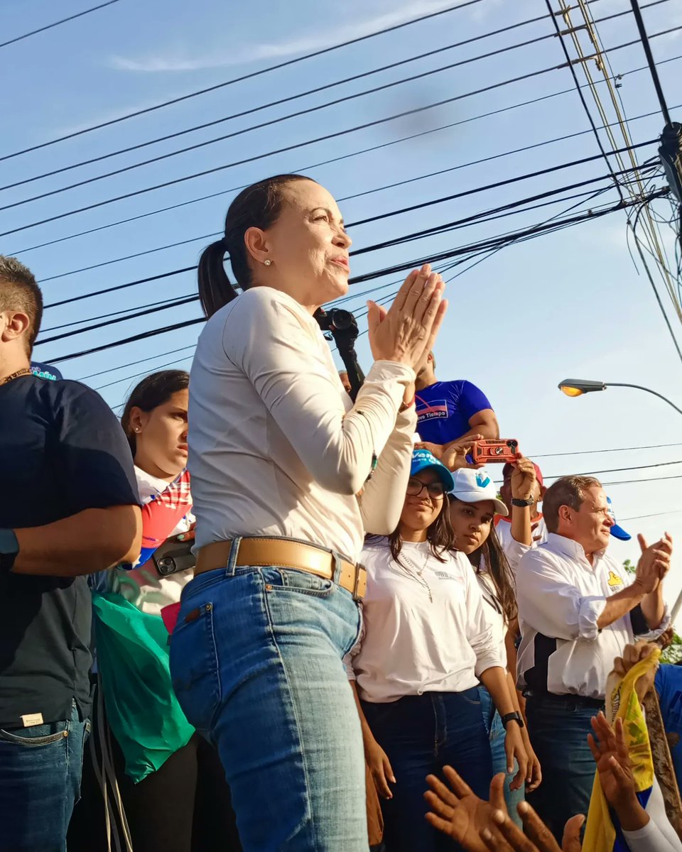 Buenos días a tod@s primeramente agradeciendo a Dios, segundo a nuestra líder María Corina Machado por venir a nuestra hermosa isla llevando el mensaje de Esperanza, unidad y espiritualidad y tercero a todos los dirigentes políticos, sociales, independientes, voluntariados...
