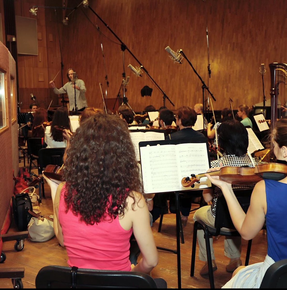 demitridarr's tweet photo. Unveiling the Magic Behind an Orchestral Session: A Behind-the-Scenes Look
.
#orchestralmusic #orchestralsession #filmscoring #musiccomposers https://t.co/yH1LrNtYmy