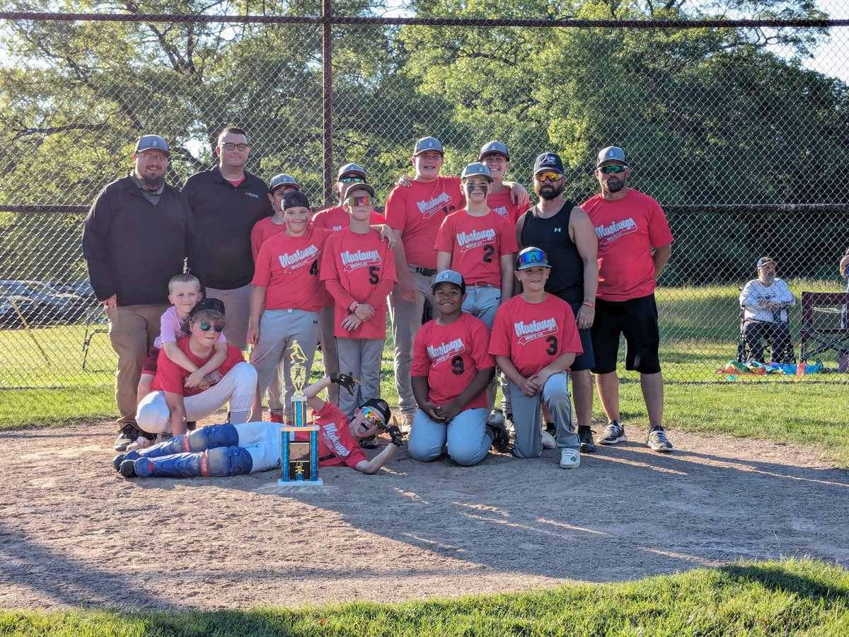 The Mustangs defeated the Nationals, 12-2, to claim the Majors championship.