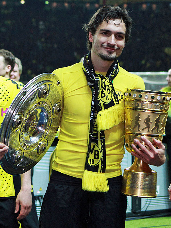 Dortmund_French's tweet photo. ✨ Mats #Hummels avec le Borussia Dortmund c’est :

🏆 2 x Bundesliga
🏆 2 x Coupe d’Allemagne 
🏆 3 x Supercoupe d’Allemagne 

Merci légende.

#BVB https://t.co/aqWKGUrRyM