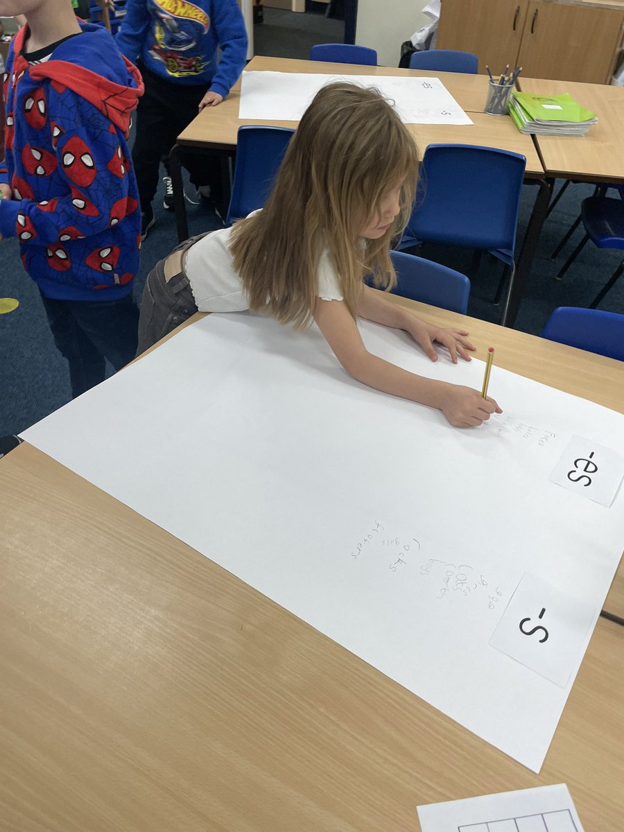 Year One displayed great teamwork this morning by working together to sort plurals into -s or -es! <a href="/BarntonMissR/">Miss Rutter</a>