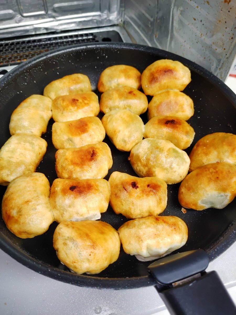 Jin_bonfire's tweet photo. 萬金餃子！
家で焼くのは中々難しいが
頑張るとかなり美味い！！！ https://t.co/9FkXC0TmFV