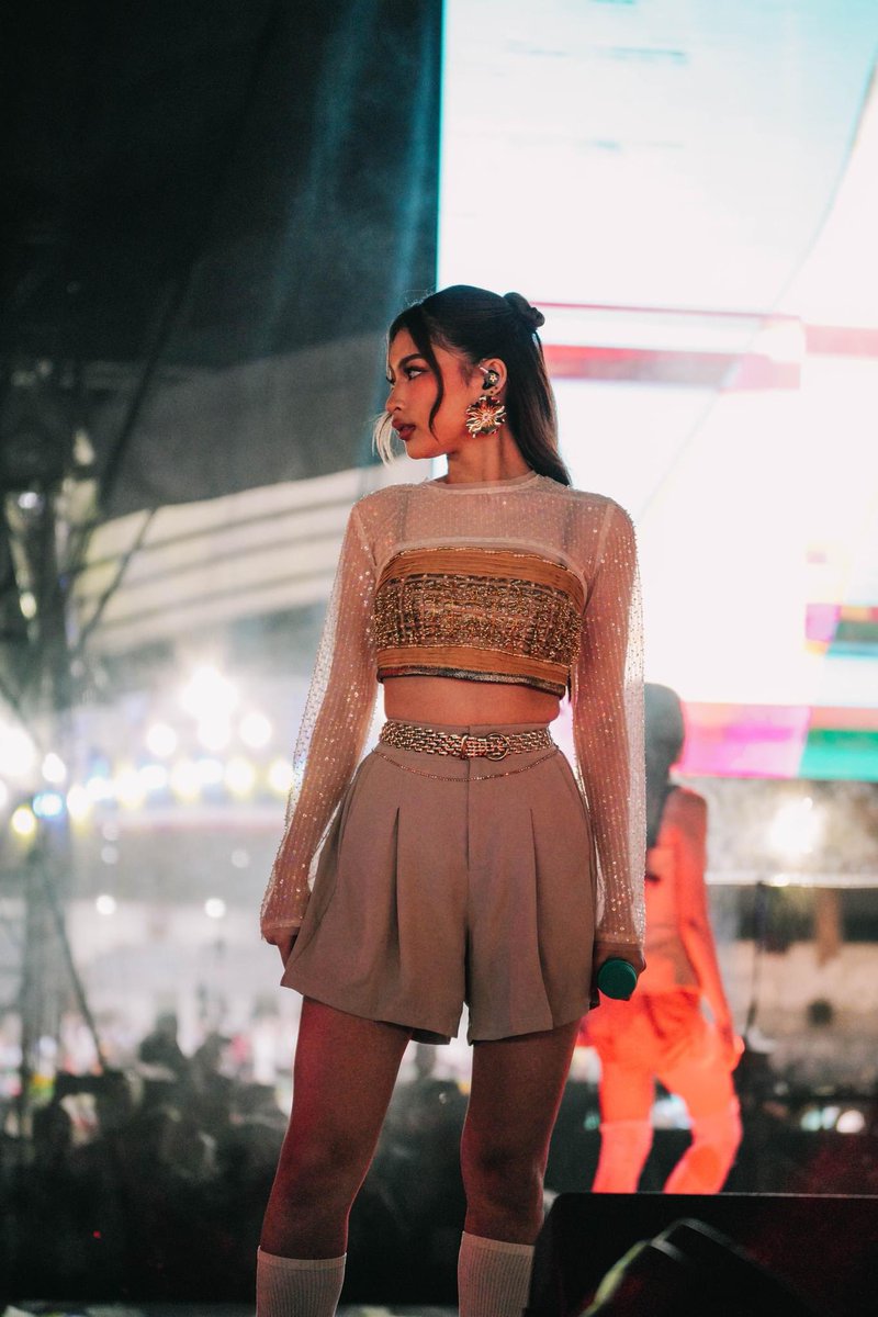 COLET VERGARA OH MY GOSH